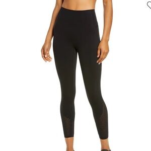 Spanx Every. Wear Laser Wave Pocket 7/8 Active Leggings - Black